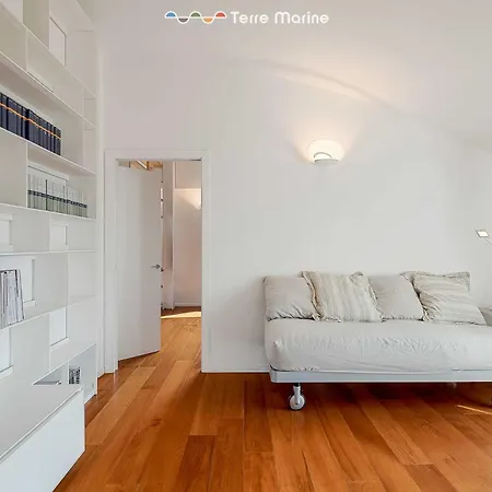 Bay View Home, Terremarine